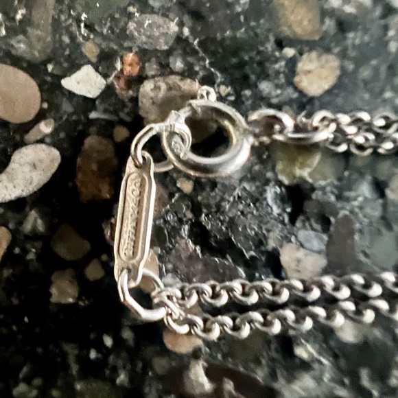 Tiffany & Co Figure 8 Necklace. - Picture 5 of 5